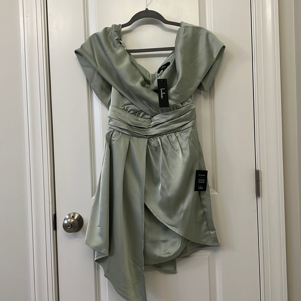 BRAND NEW NEVER WORN OFF THE SHOULDER LULUS SAGE GREEN DRESS